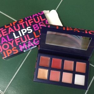 NIB.  Avon True Color Beautiful Lips Palette.